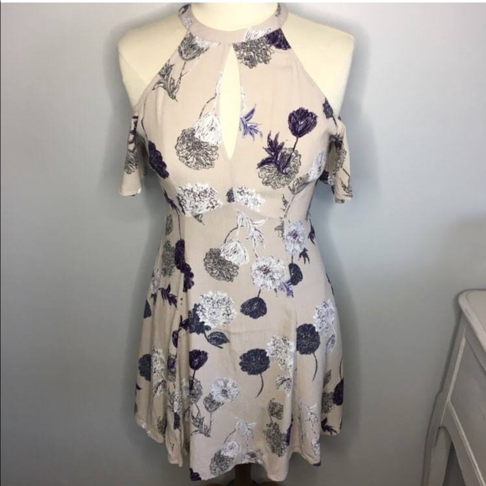 ASTR brand new! Beige floral cold shoulder